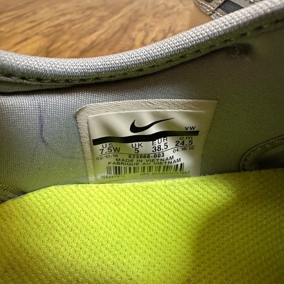 Nike Flywire Women's Size 7.5 Gray Green Running Sneakers Shoes - Picture 5 of 10